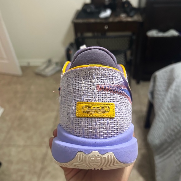 lebron 20 violet frost size 11 - Picture 3 of 14